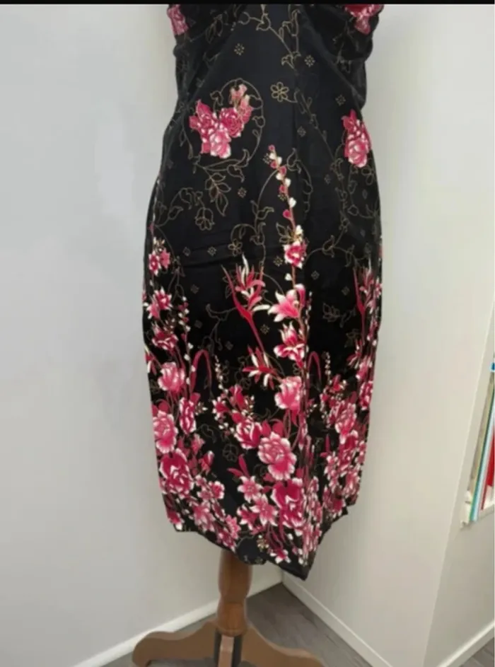 Robe d'été noire avec fleurs 🌸 en coton taille S/M - photo numéro 7