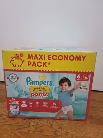66 couches Pampers taille 6 pants