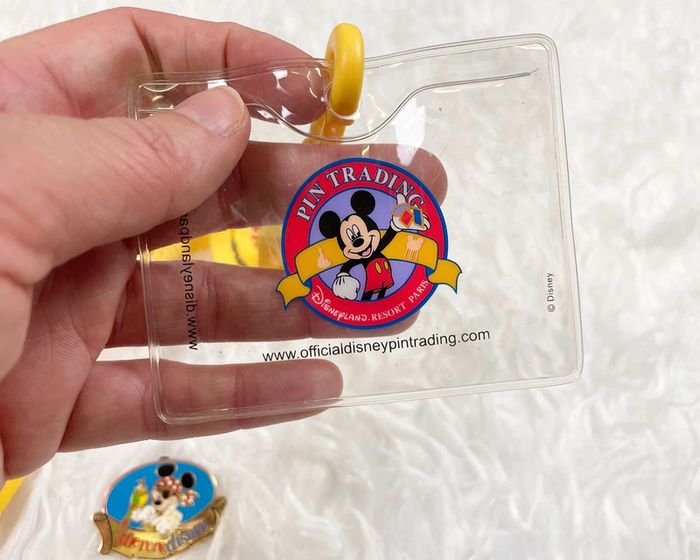 Pin’s et lanière Disneyland Paris - photo numéro 2