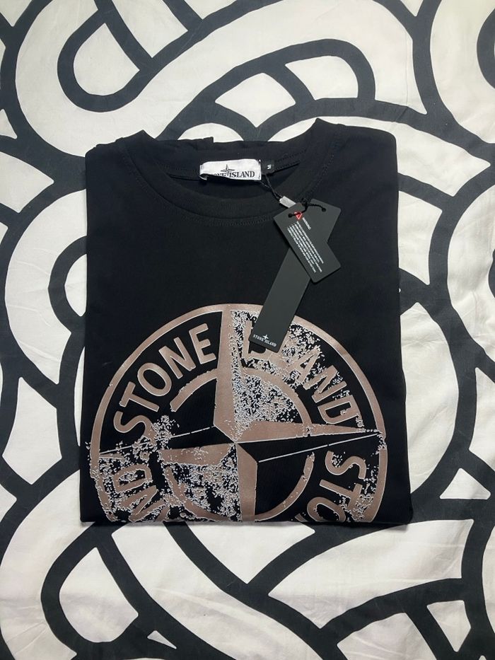 T shirt stone Islande - photo numéro 1