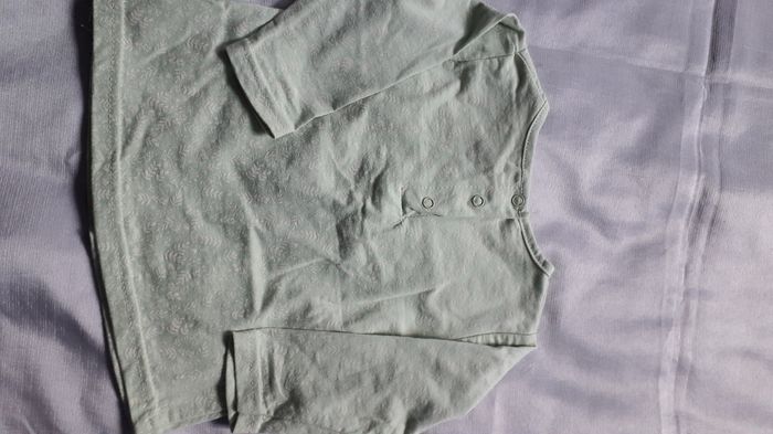 Tunique tee-shirt vert pâle et motifs blancs 12 mois - photo numéro 3