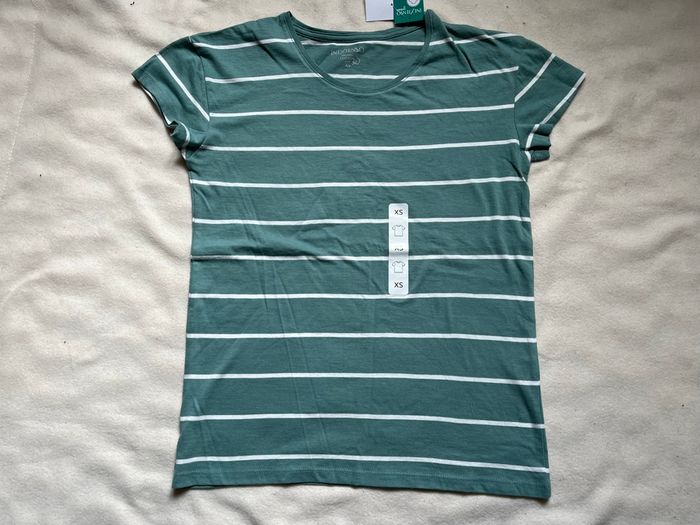 T-shirt neuf avec étiquette XS - photo numéro 5