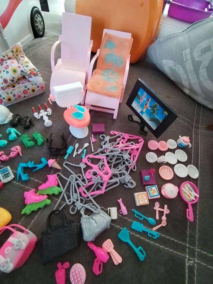 Lot de 6 Barbies et accessoires multiples - photo numéro 7