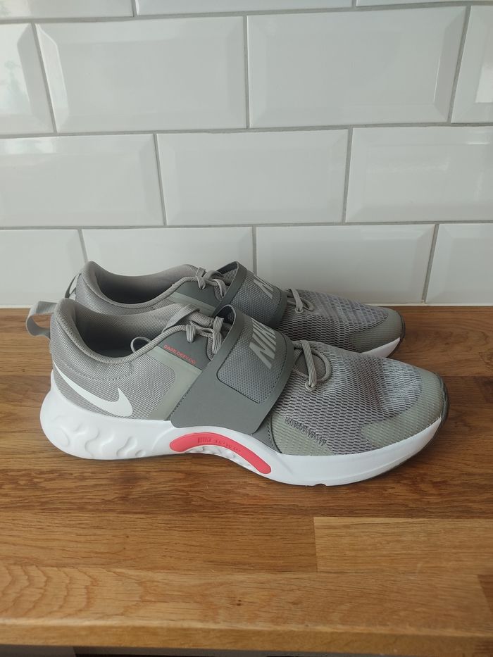 Baskets Nike renew retalation 4 T 47.5 - photo numéro 4