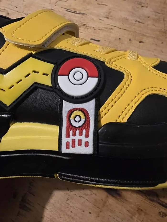 Baskets Pikachu Pokémon - Taille 28 - NEUVES - photo numéro 2