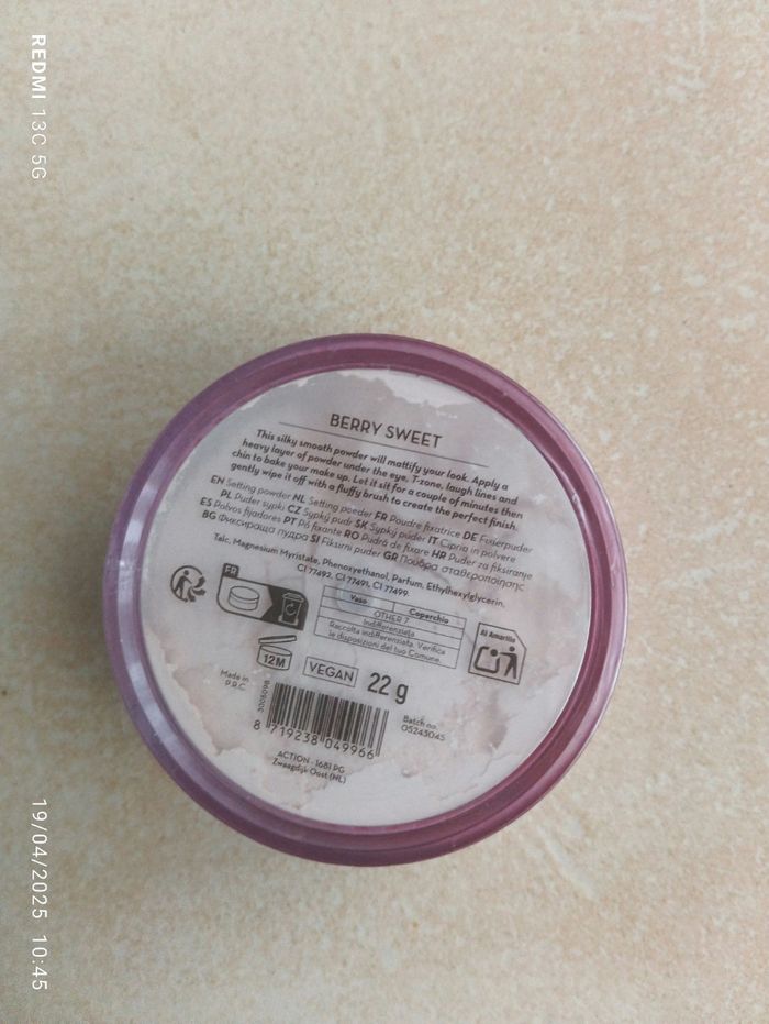 Poudre fixatrice vegan neuve - photo numéro 2