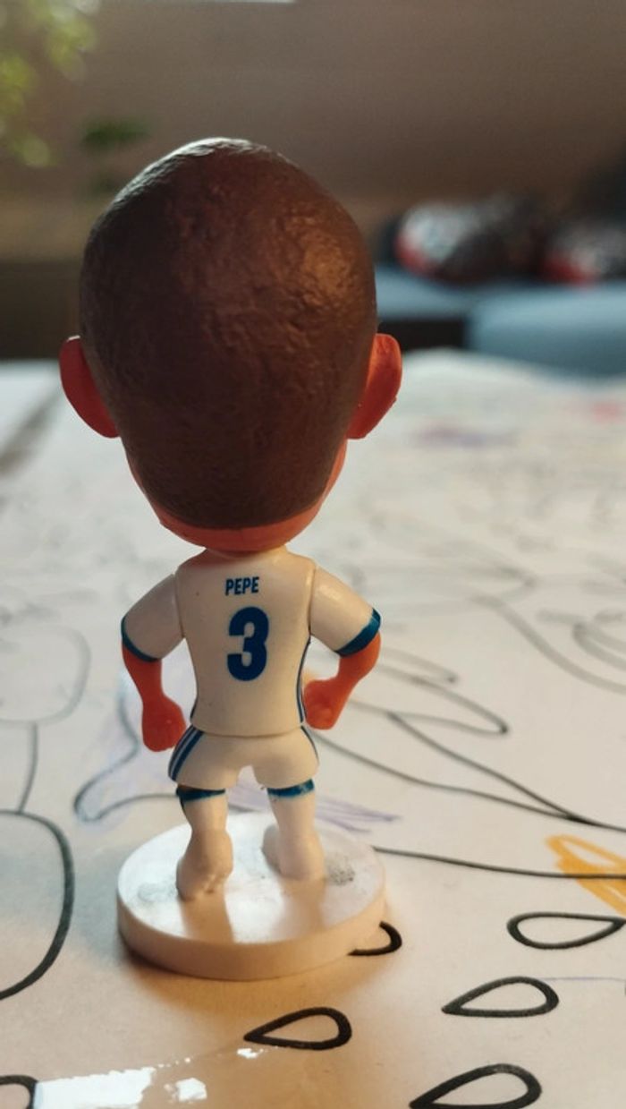 Petite figurine football neuve Pepe Real Madrid - photo numéro 2