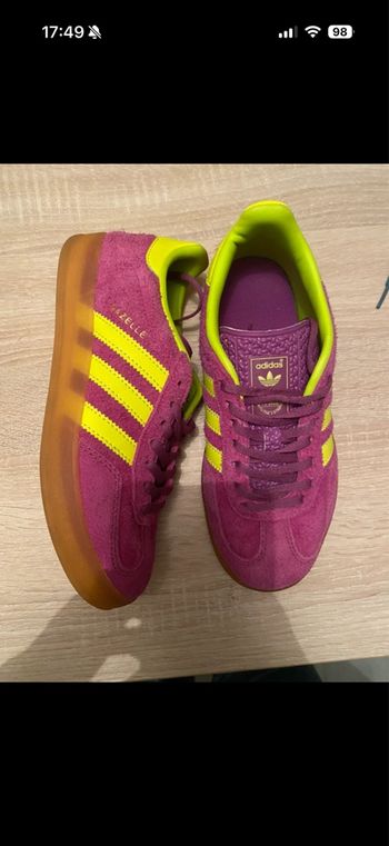Adidas Gazelle Indoor violette et jaune
