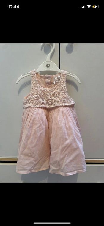 Robe rose dentelle