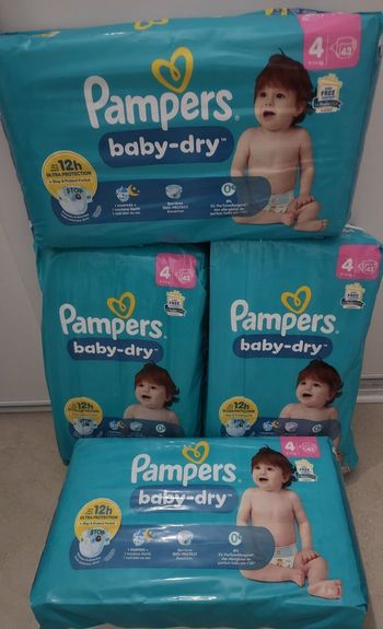Couches Pampers taille 4
