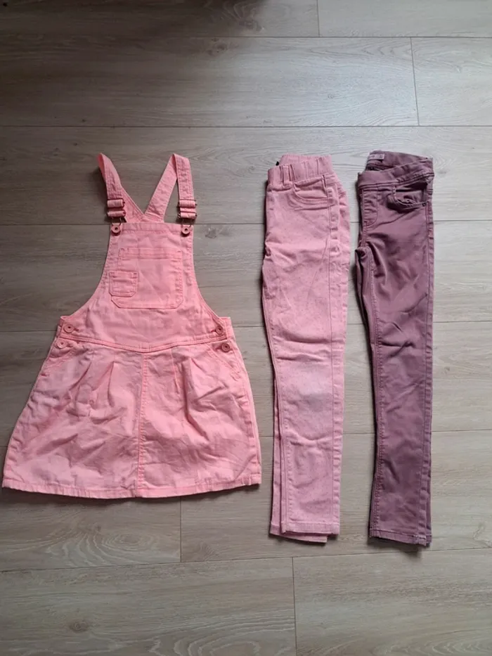 Lot pantalons/ robes 8A