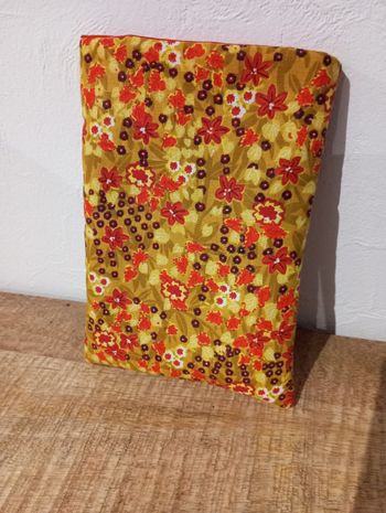 Pochette livre de poche vintage moutarde et orange fleurie 