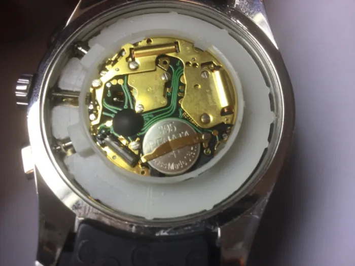 Montre Chrono Cerruti. Pile neuve. - photo numéro 3