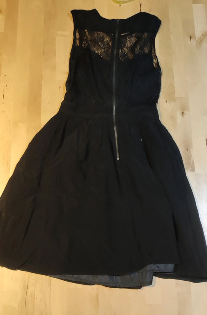 Petite robe noir dentelle - photo numéro 4