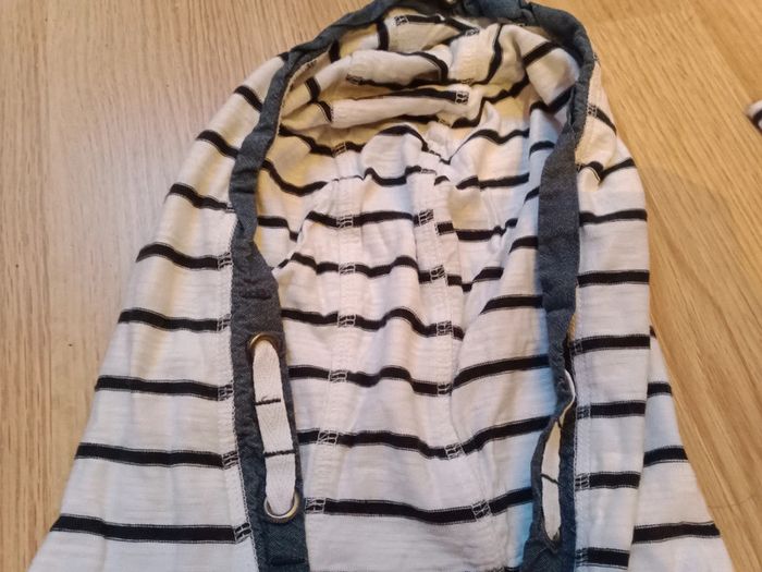 Pull fin à capuche taille 10 ans 🌞 - photo numéro 4