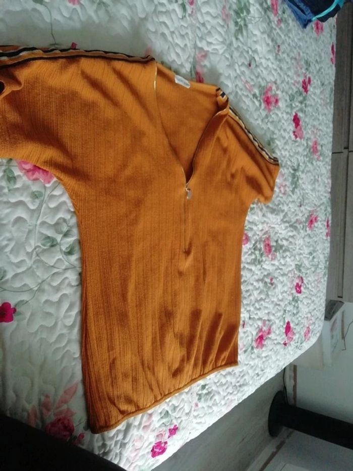 Tee shirt moutarde - photo numéro 3