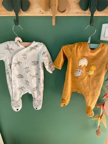 Deux pyjamas velours Kiabi et c&a