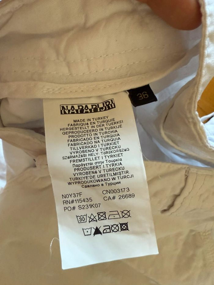 Short blanc napapijri en très bon état taille 46 - photo numéro 7