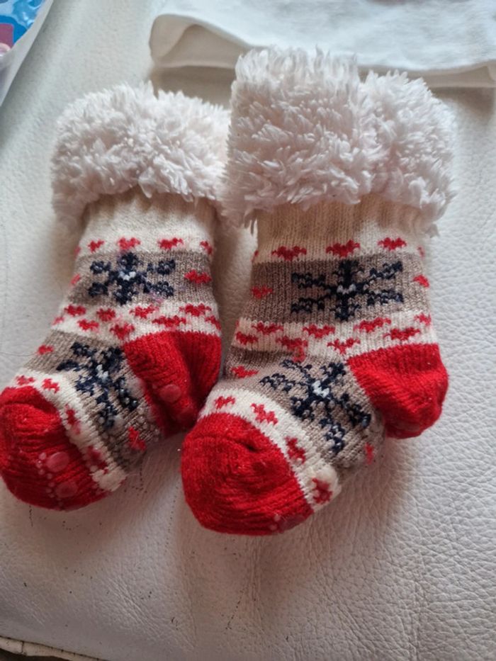 Lot bonnet et chaussettes Noël bébé - photo numéro 3