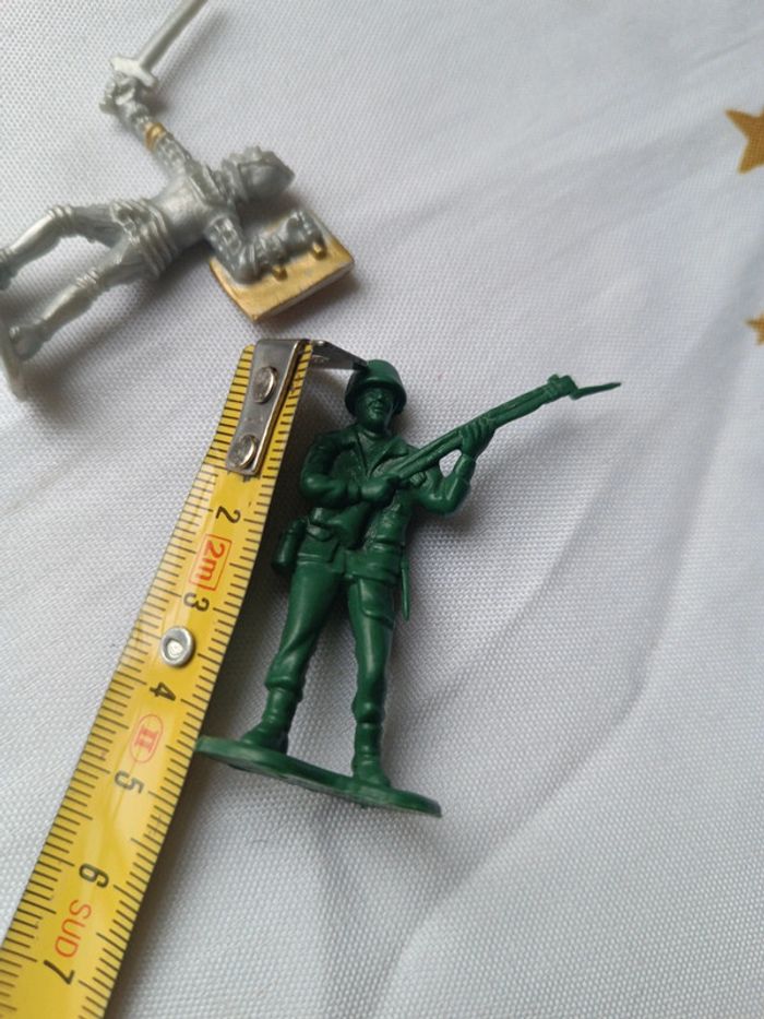 Petit soldat soldier chevalier knight 1995 lm Disney épée fusil argenté silver vert green gris grey - photo numéro 8