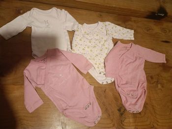 Lot de 4 bodies 1 mois