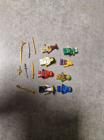 Lot figurines lego ninjago + accessoires (1)