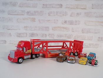 Camion Mack transporteur - Disney Cars