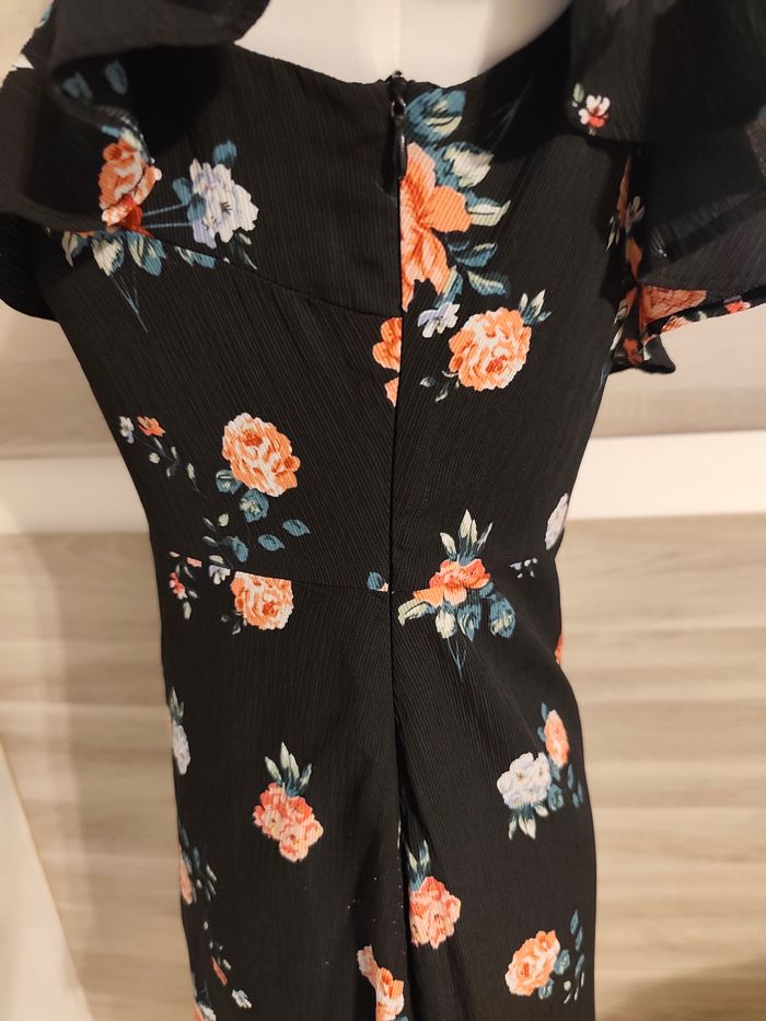 Robe femme noire fleurie – Taille 38 – Très bon état - photo numéro 4