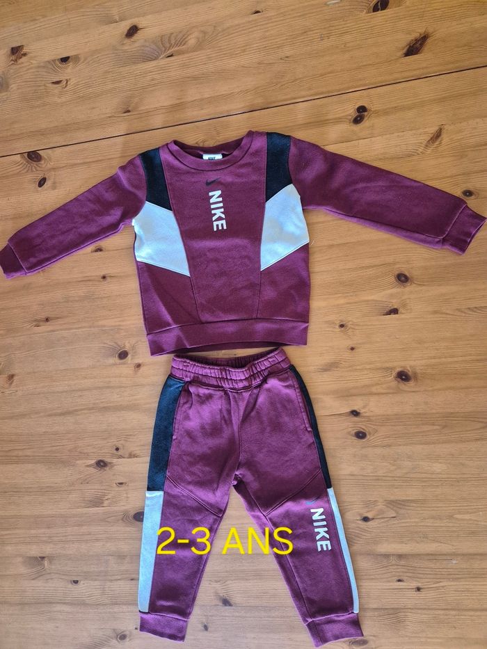 Survêtement nike