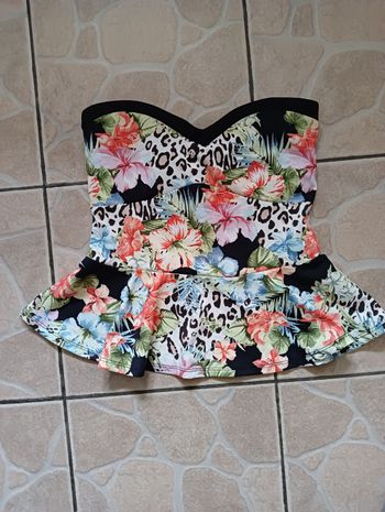 Haut épaule dénudée