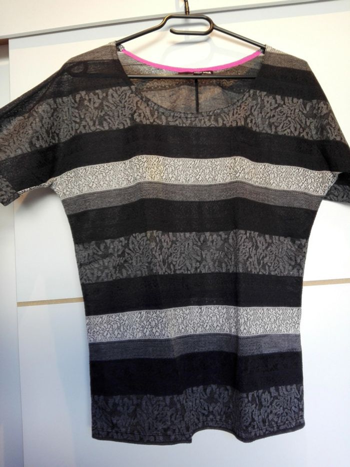 Tee shirt noir et gris, motifs dentelle Tally Weijl - photo numéro 2