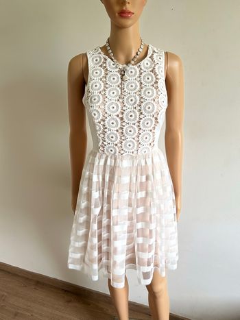 Robe blanche et beige sans manches Molly Bracken taille S jamais portée