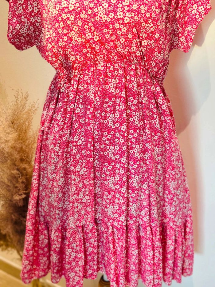 Belle robe midi rose et fleur blanche TU 36/42 - photo numéro 3