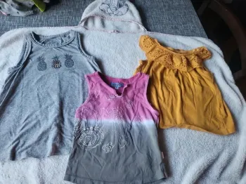 Lot de 3 débardeurs taille 6 ans