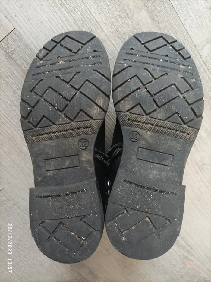 Bottines noires 32 - photo numéro 4