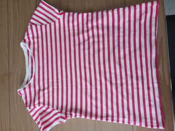 T-shirt rayé blanc et rouge
