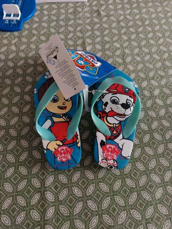 Paire de claquettes neuve Pat patrouille taille 23/24