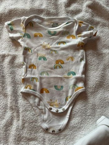 Lot bodys bebe 6 mois