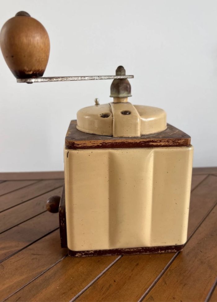 Moulin à café Peugeot frères vintage - année 1950 - en bois et émail - photo numéro 8