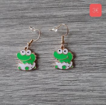 a vendre boucles d'oreilles.neuves emballees