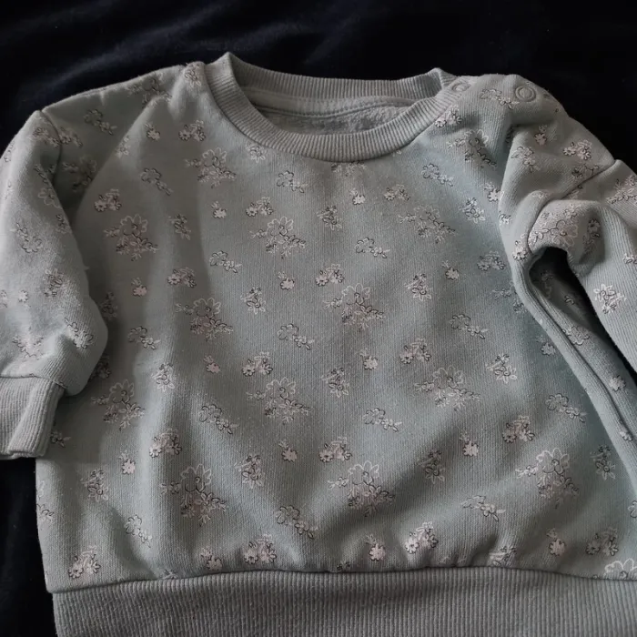 Sweat bleu/vert imprimé fleurs