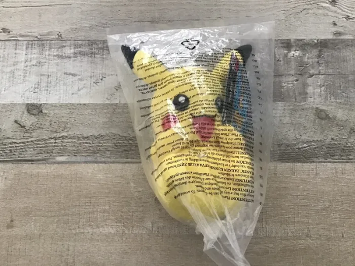 Peluche pikachu neuve tomy