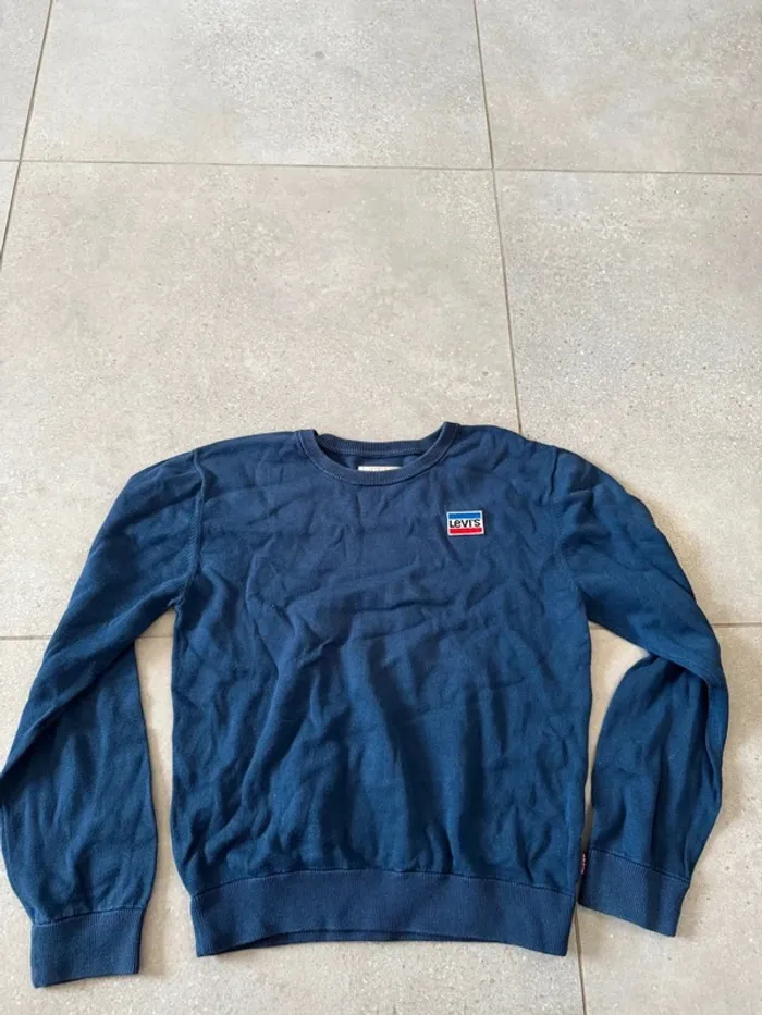 Pull Levi's bleu, 12 ans ,très bon état