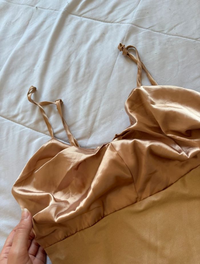 Robe de soirée moulante bretelles satinée doré bustier bouffant rose gold S/36 Shein - photo numéro 4