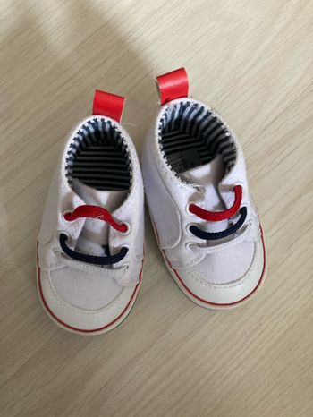 Chaussures chaussons baskets converses bébé