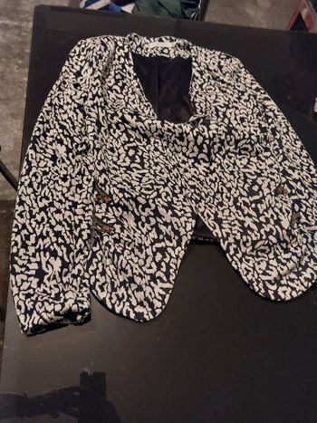 Veste noir et blanc papillonne taille 40