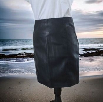 Jupe droite noire simili cuir 34