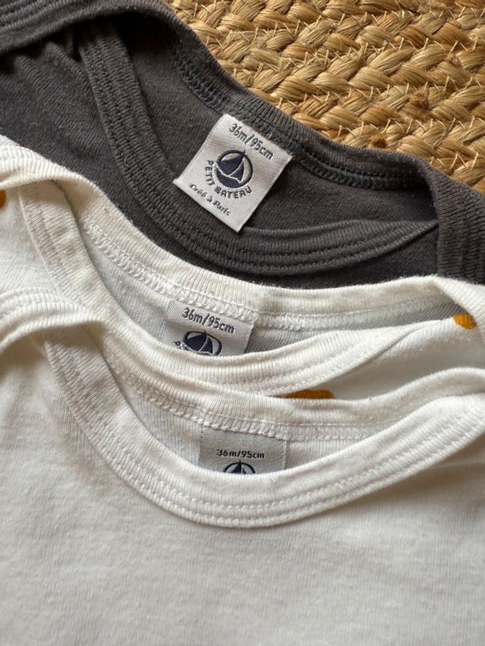 Lot 3 bodies Petit bateau - taille 36 mois - photo numéro 2