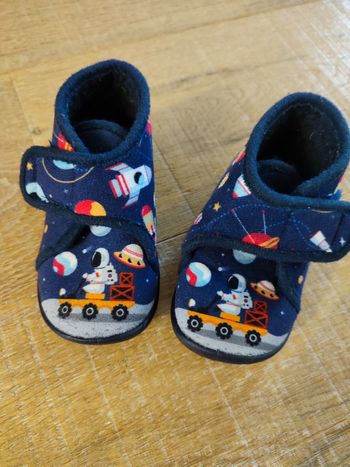 Chaussons neuf 19
