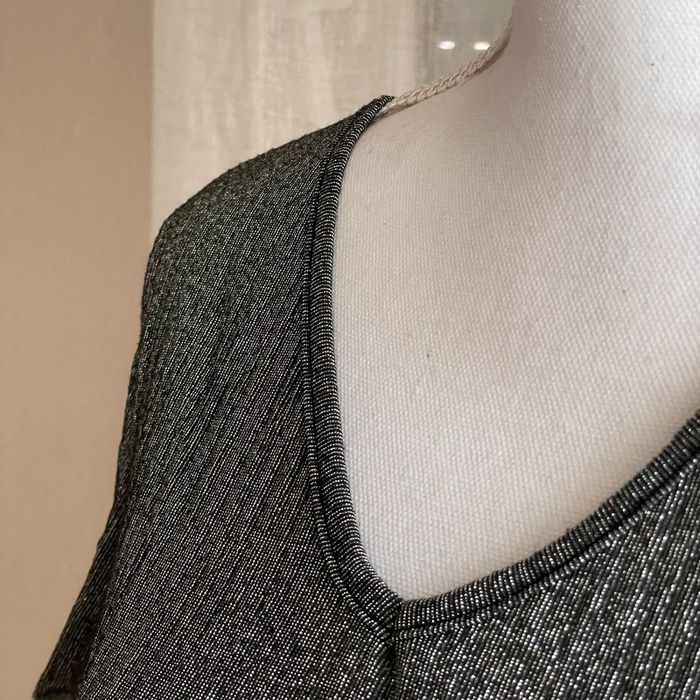 T-shirt gris fonce métallisé un peu transparent - photo numéro 6